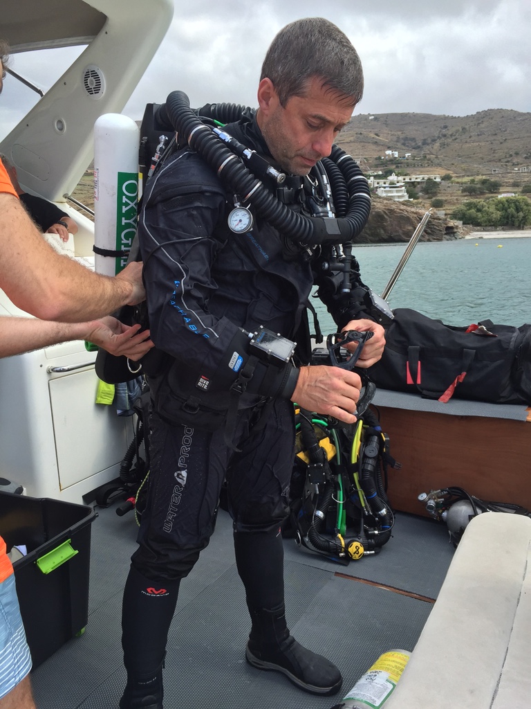 Close view of the closed-circuit diving system